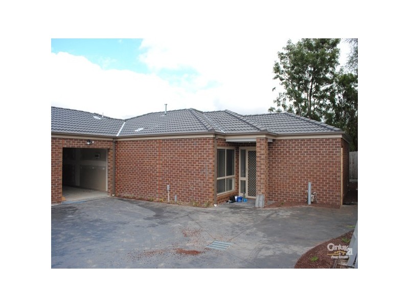 2/15 Coniston Avenue, Berwick VIC 3806