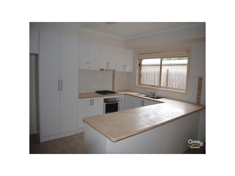 2/15 Coniston Avenue, Berwick VIC 3806