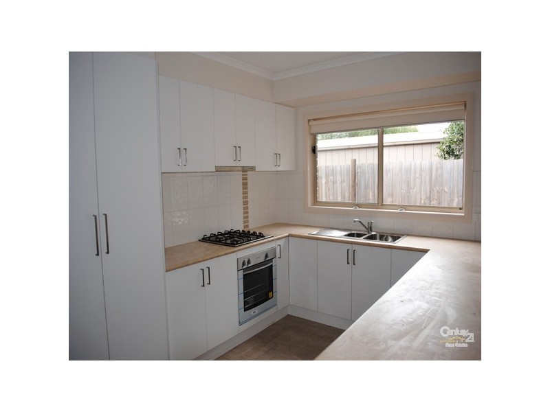 2/15 Coniston Avenue, Berwick VIC 3806