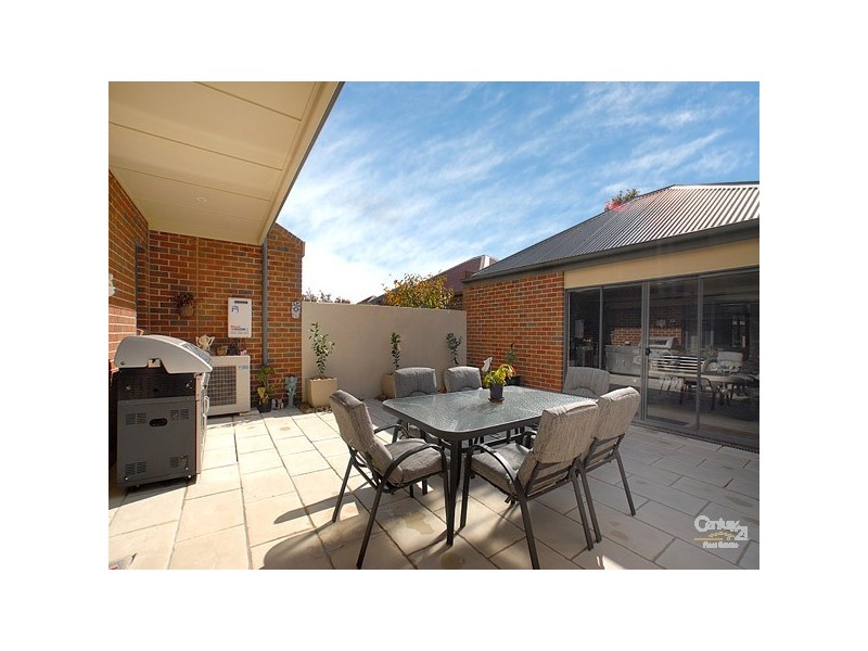 32/18 Marlesford Crescent, Berwick VIC 3806