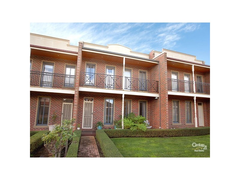 32/18 Marlesford Crescent, Berwick VIC 3806