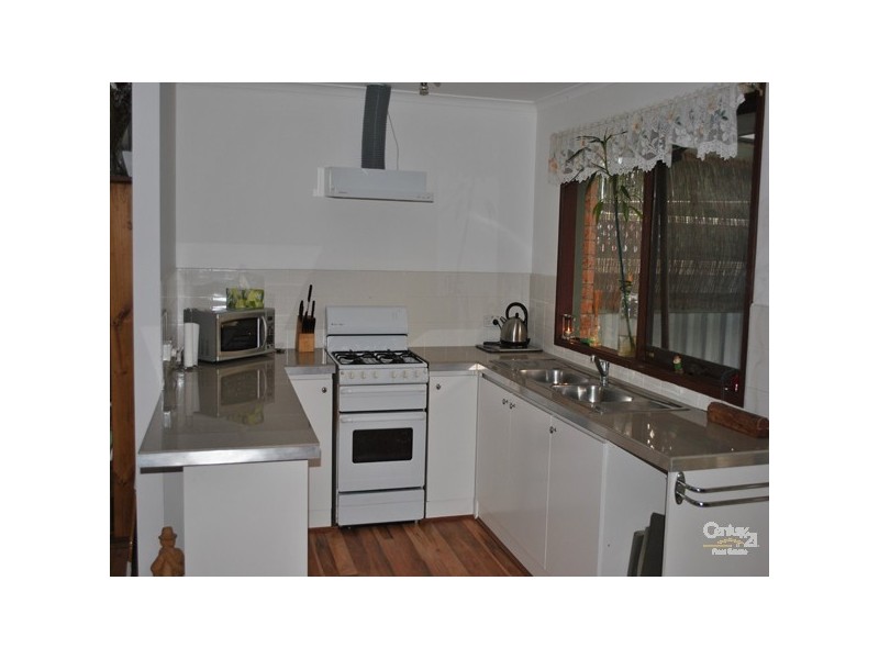 1B Watson Garden, Berwick VIC 3806