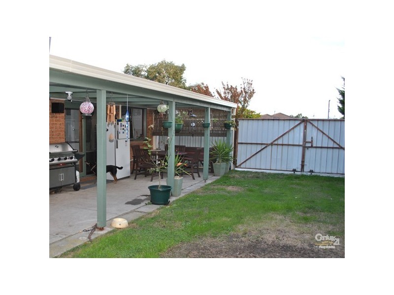 1B Watson Garden, Berwick VIC 3806