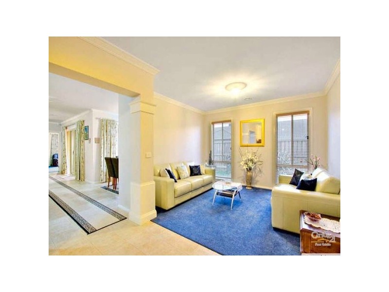 5 Highvale Crescent, Berwick VIC 3806