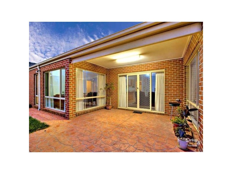 5 Highvale Crescent, Berwick VIC 3806