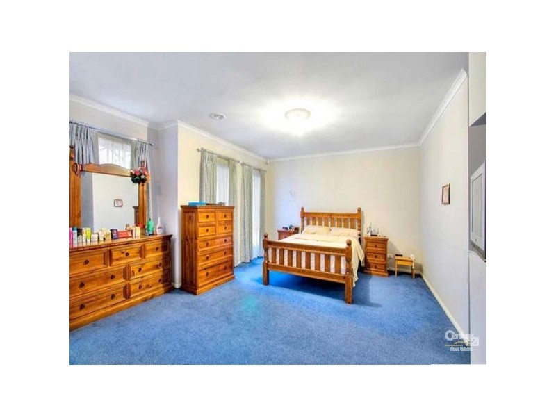 5 Highvale Crescent, Berwick VIC 3806