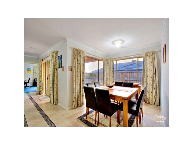 5 Highvale Crescent, Berwick VIC 3806