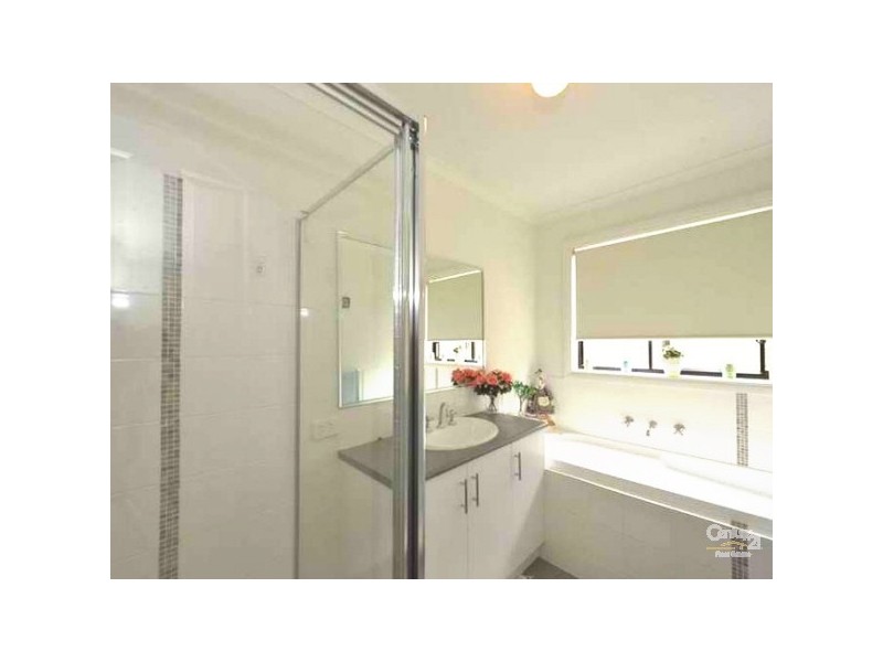 4/22 Parman Avenue, Pakenham VIC 3810