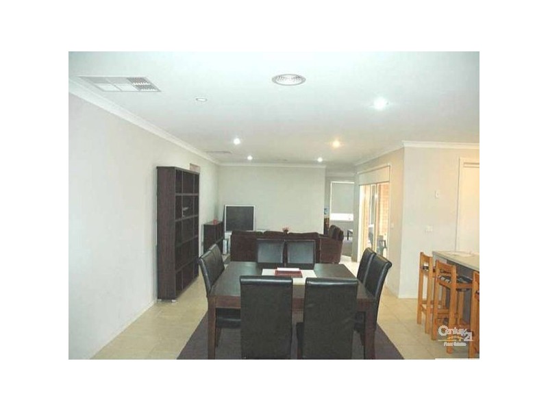 39 Hunt Club Boulevard, Cranbourne East VIC 3977