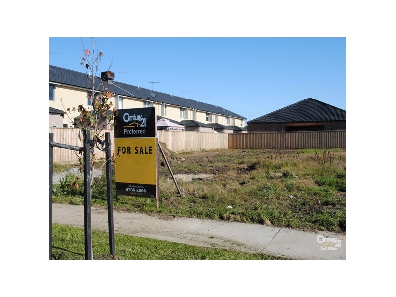 8 Silverleaf Crescent,, Officer VIC 3809