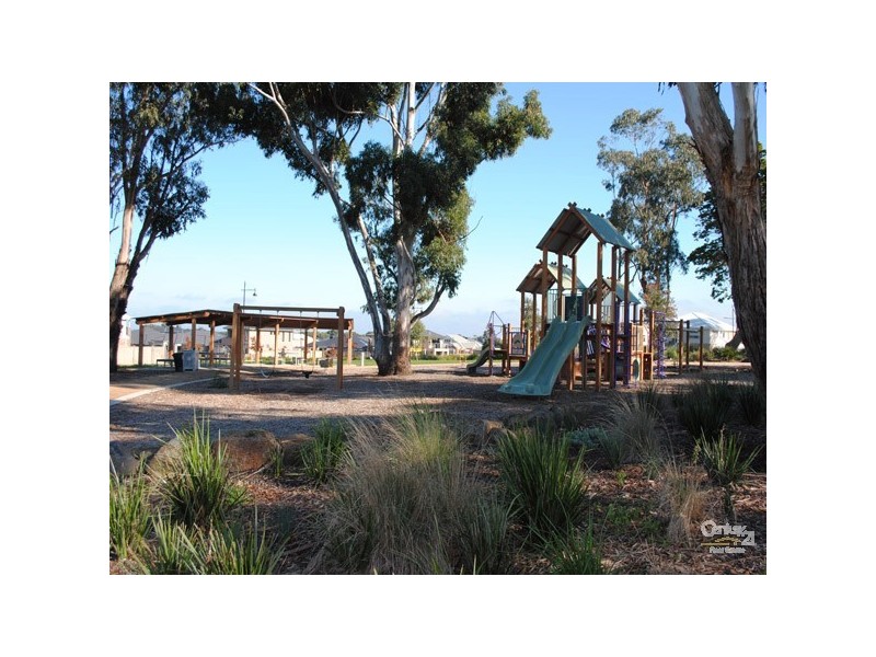 8 Silverleaf Crescent,, Officer VIC 3809