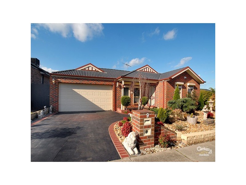 9 Lisson Court, Berwick VIC 3806