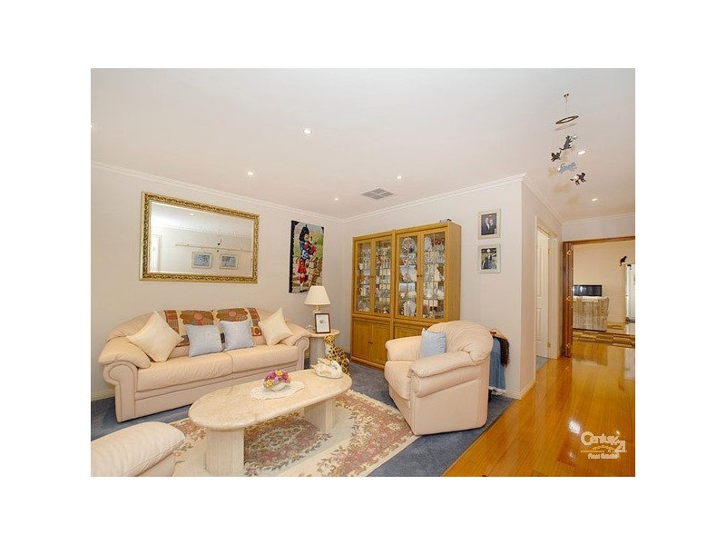 9 Lisson Court, Berwick VIC 3806