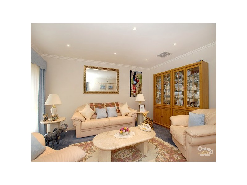 9 Lisson Court, Berwick VIC 3806