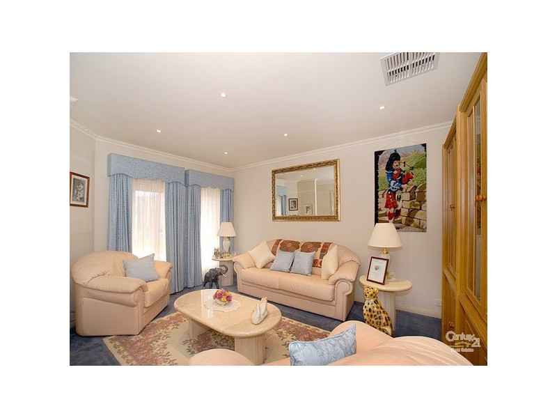 9 Lisson Court, Berwick VIC 3806