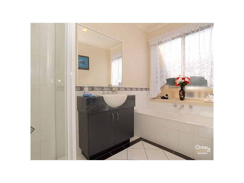 9 Lisson Court, Berwick VIC 3806