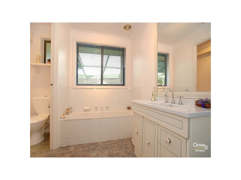 8 Melrose Court, Berwick VIC 3806