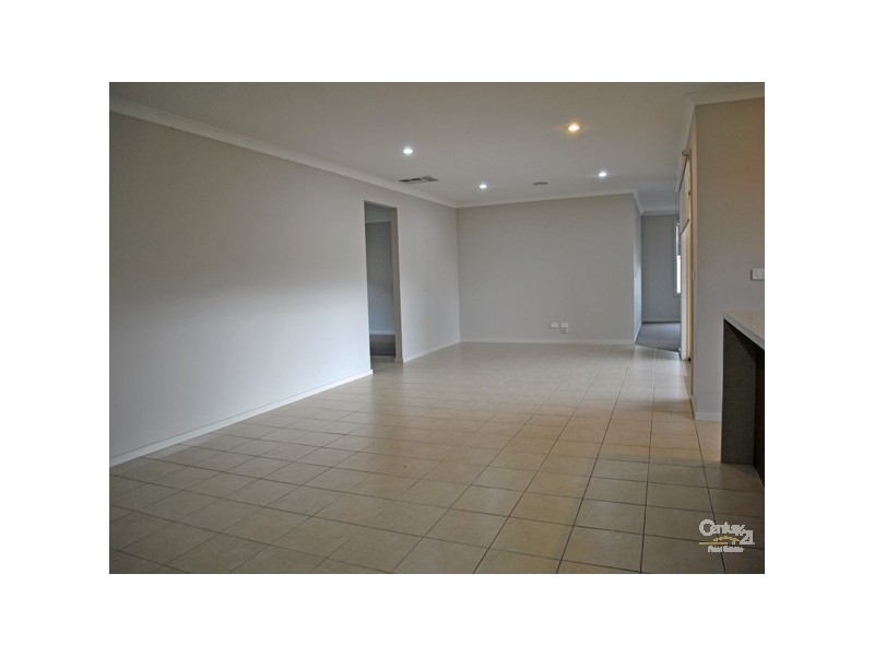 39 Hunt Club Boulevard, Cranbourne East VIC 3977