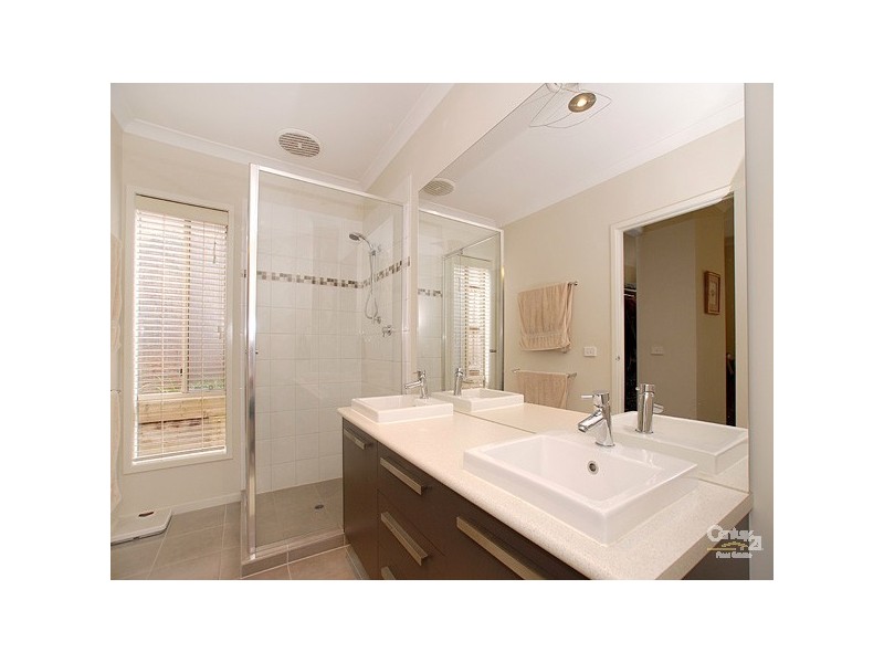 6 Landra Court,, Berwick VIC 3806