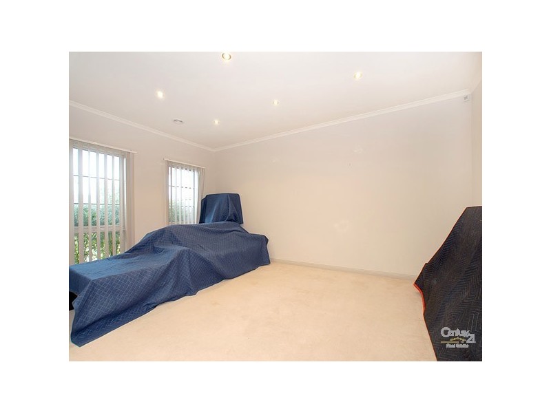 8 Cashel Court, Berwick VIC 3806