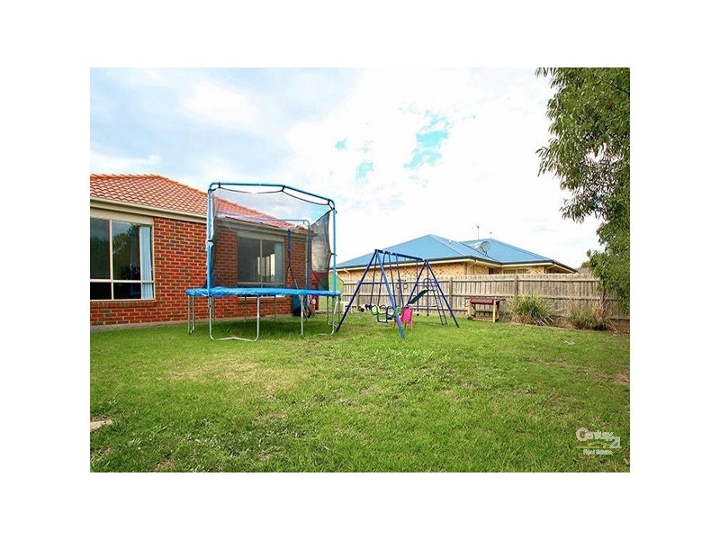4 Larne Close, Berwick VIC 3806