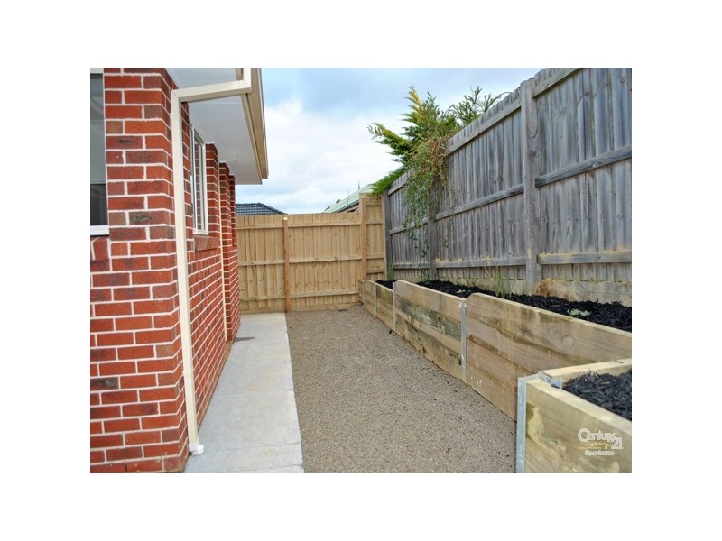 1a Lancaster Way, Beaconsfield VIC 3807