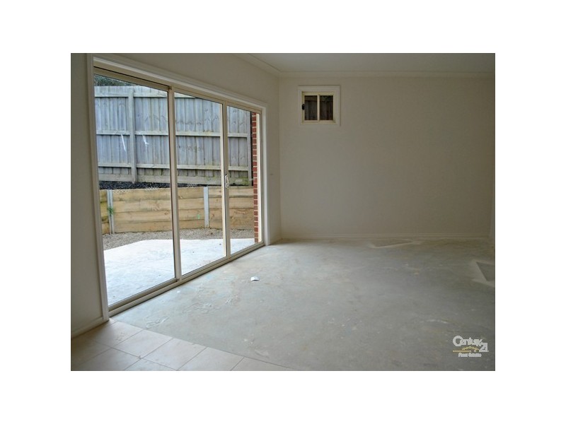 1a Lancaster Way, Beaconsfield VIC 3807
