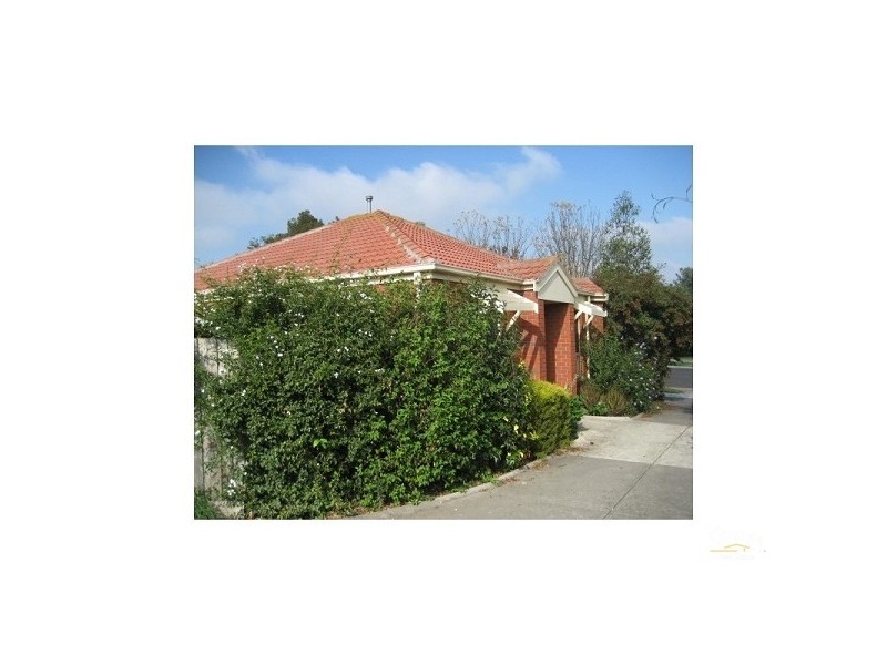 1/61 Strathavan Drive, Berwick VIC 3806