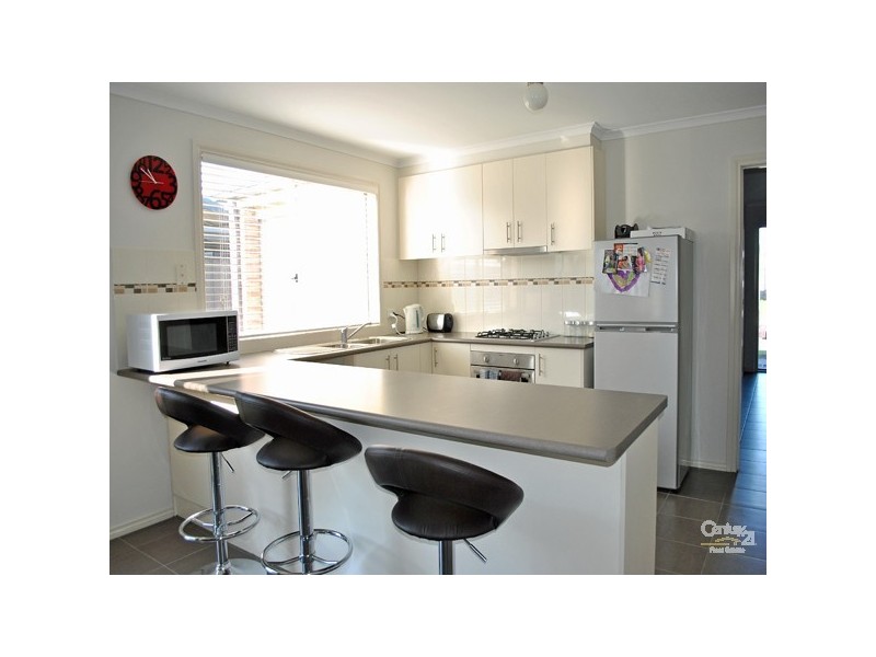 16 Killarney Crescent, Pakenham VIC 3810