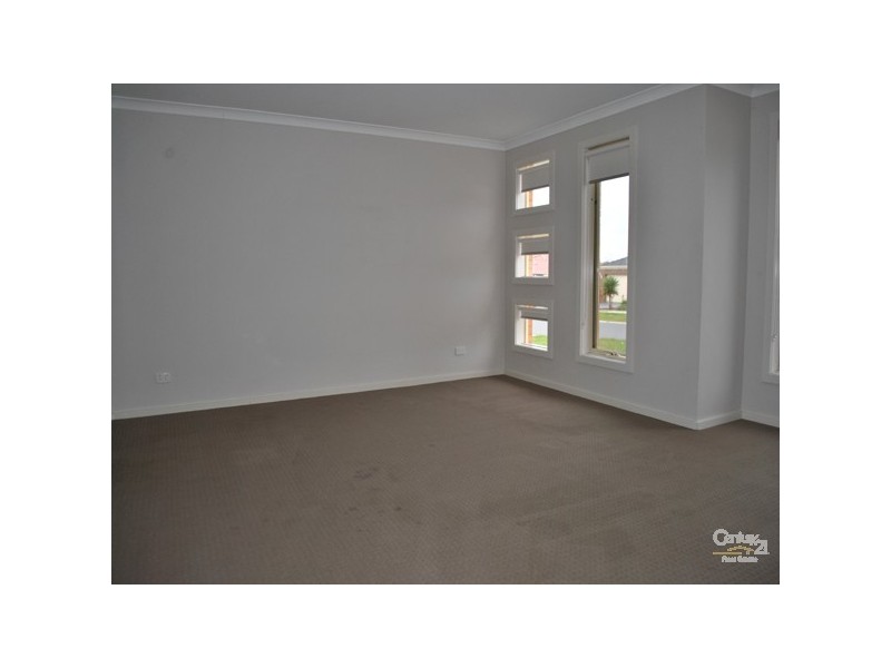 39 Hunt Club Boulevard, Cranbourne East VIC 3977