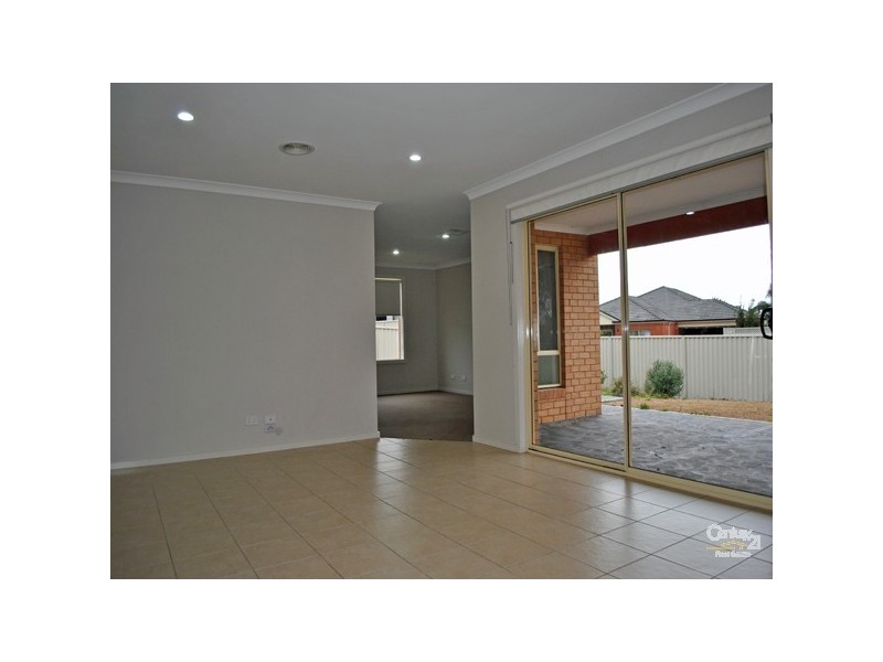 39 Hunt Club Boulevard, Cranbourne East VIC 3977