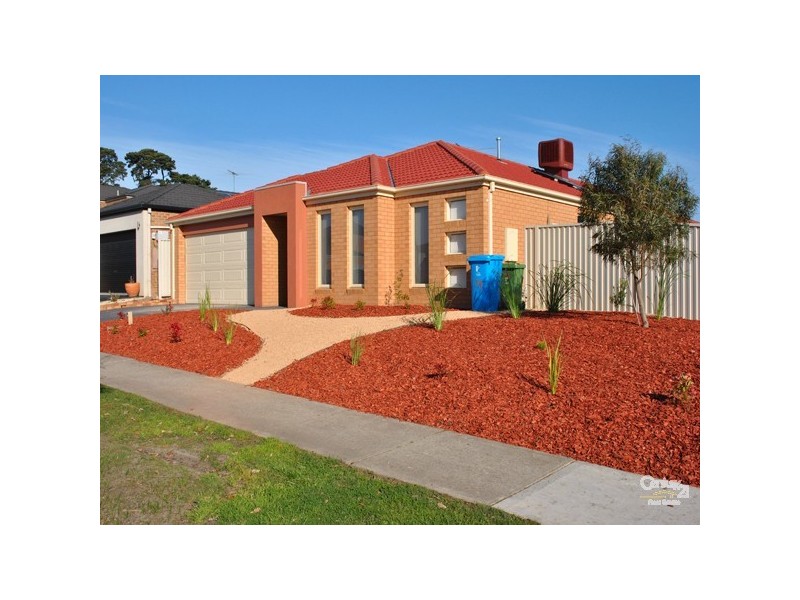 39 Hunt Club Boulevard, Cranbourne East VIC 3977