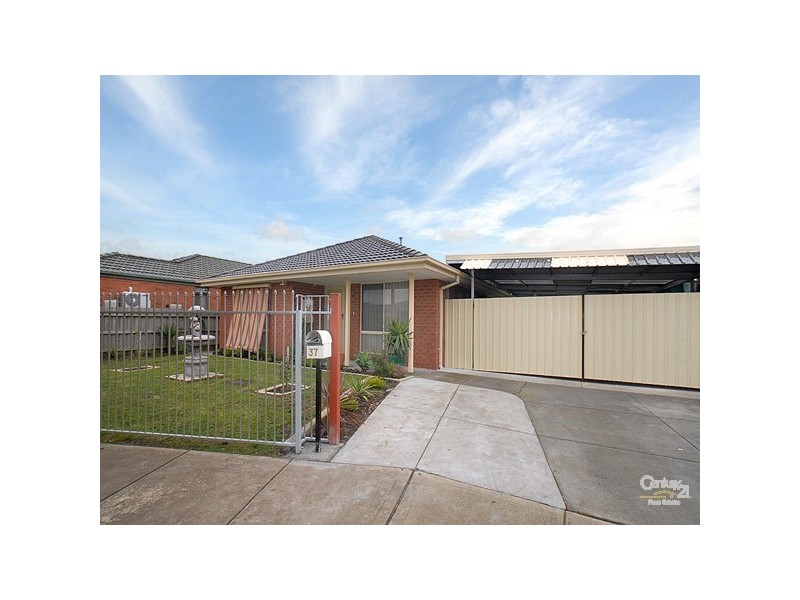 37 Fairhaven Boulevard, Cranbourne West VIC 3977
