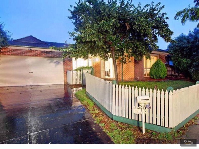 10 Shand Court, Berwick VIC 3806