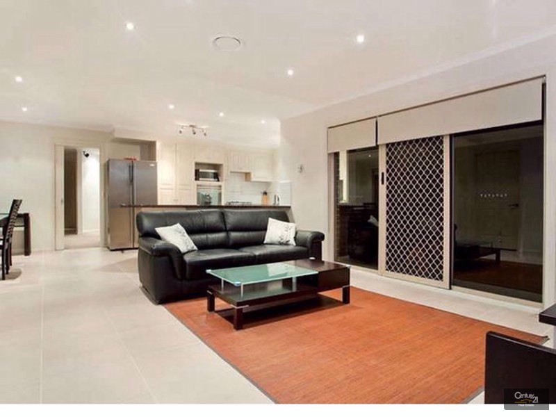10 Shand Court, Berwick VIC 3806