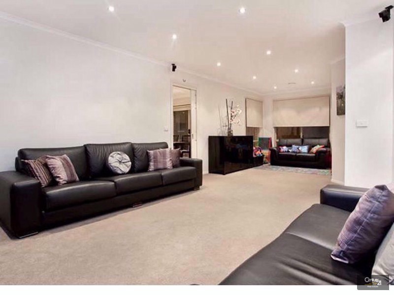 10 Shand Court, Berwick VIC 3806