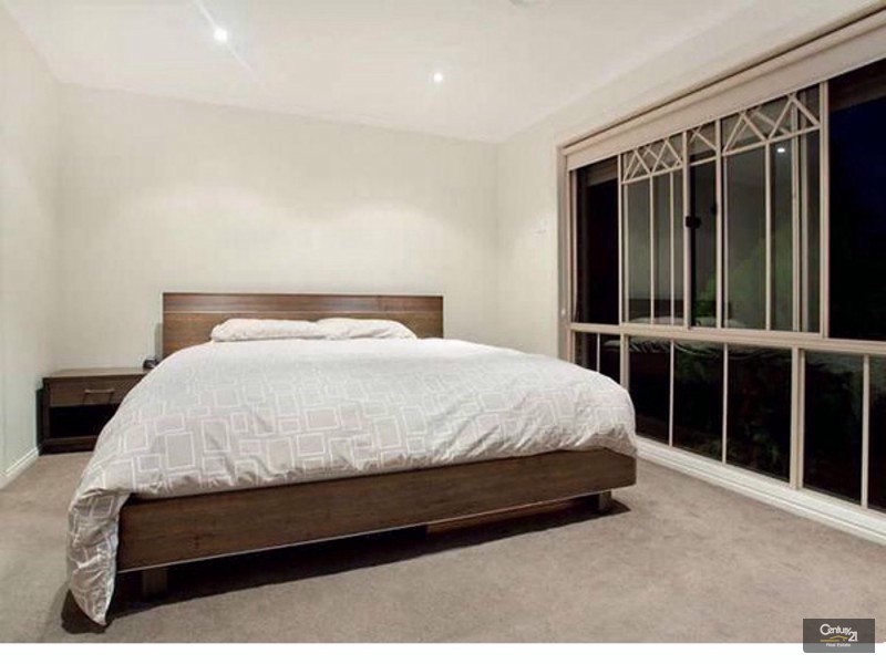 10 Shand Court, Berwick VIC 3806