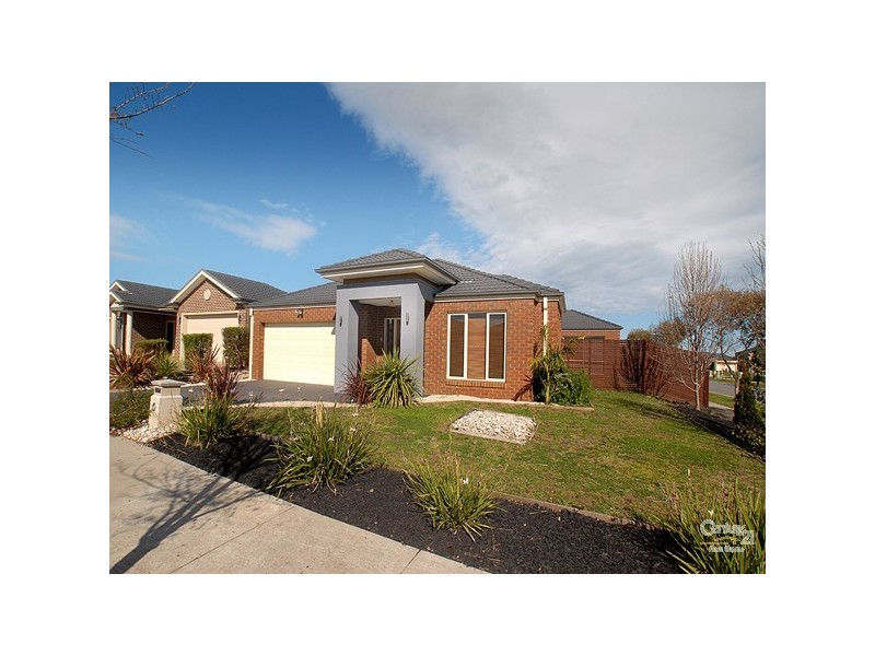 1 Cavalier Drive, Berwick VIC 3806