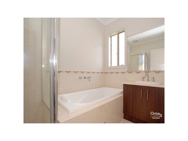 1 Cavalier Drive, Berwick VIC 3806