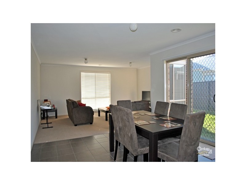 16 Killarney Crescent, Pakenham VIC 3810