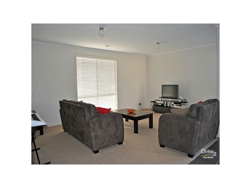 16 Killarney Crescent, Pakenham VIC 3810