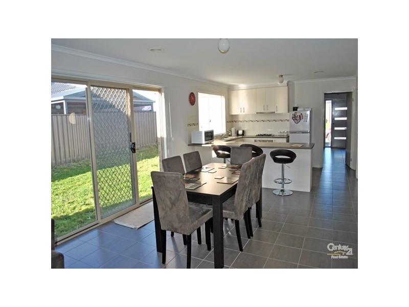 16 Killarney Crescent, Pakenham VIC 3810