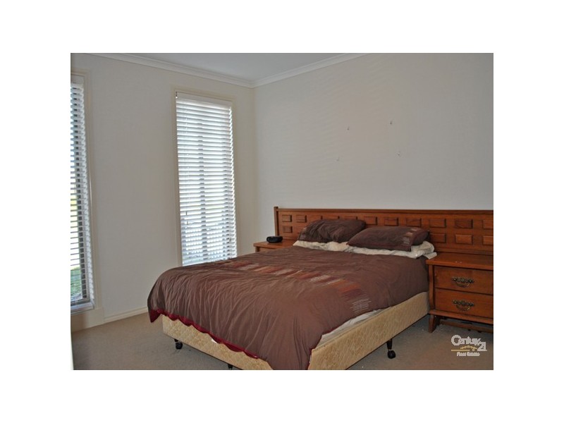 16 Killarney Crescent, Pakenham VIC 3810