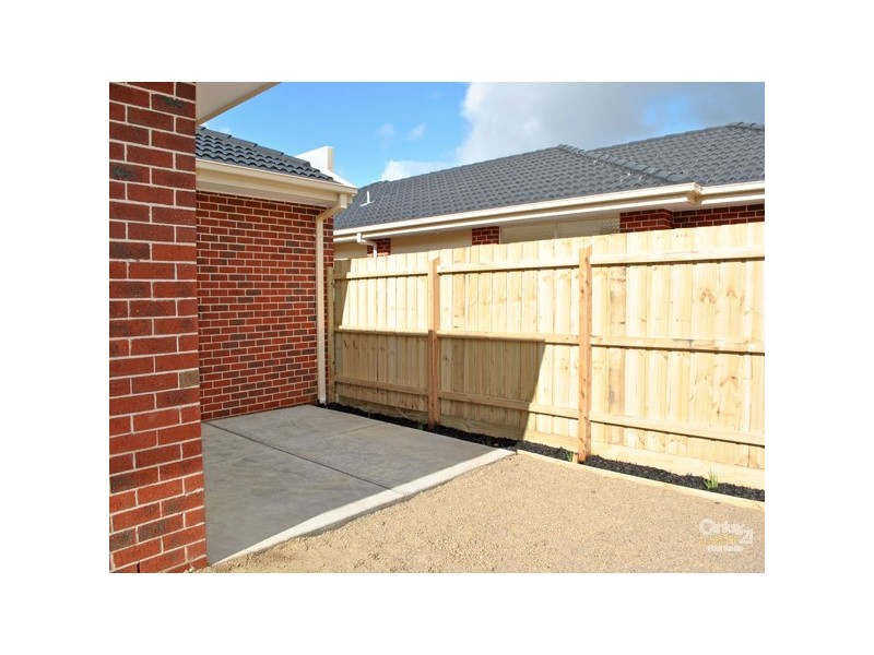 1 Lancaster Way, Beaconsfield VIC 3807