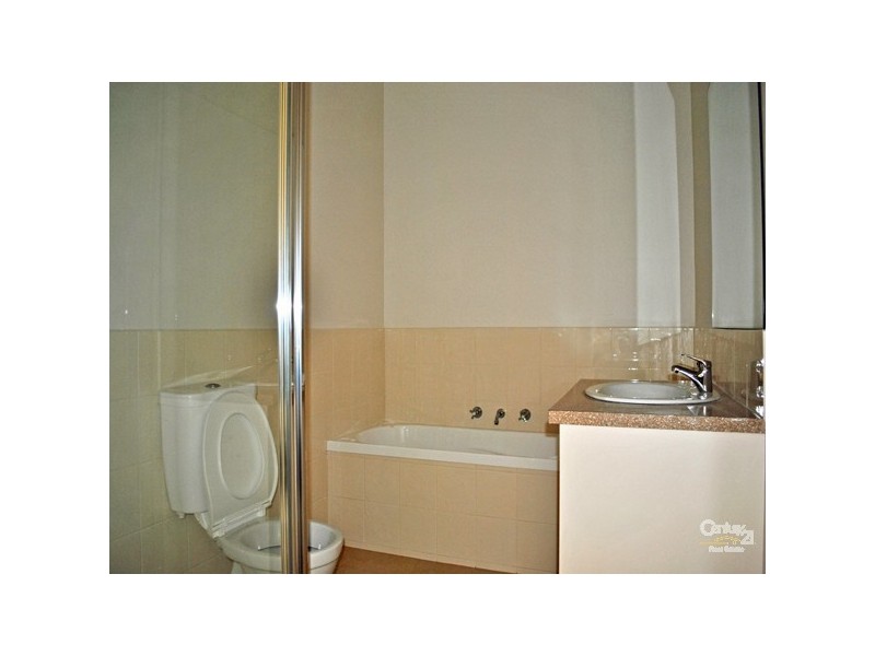 1 Lancaster Way, Beaconsfield VIC 3807