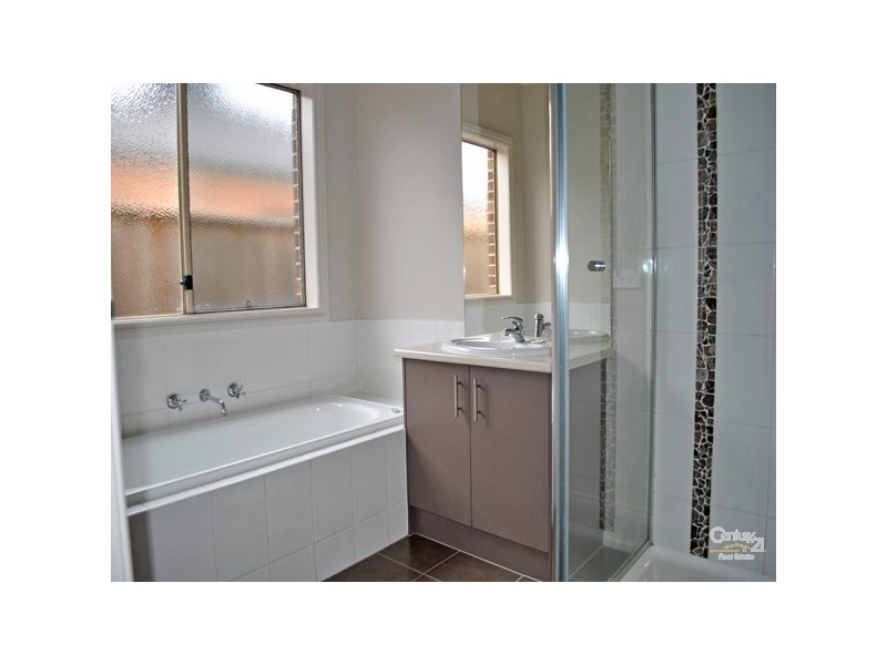 4 Honey Court, Berwick VIC 3806