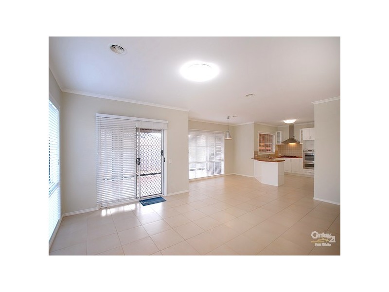 6 Oxford Court, Narre Warren South VIC 3805