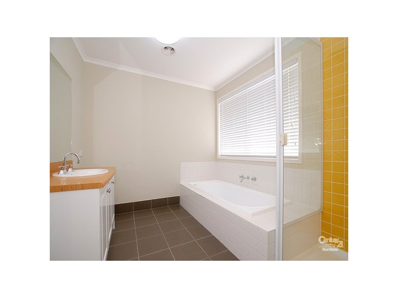 6 Oxford Court, Narre Warren South VIC 3805