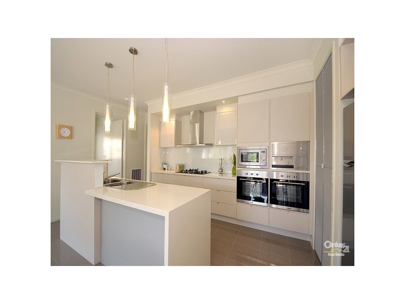 6 Torney Street, Cranbourne East VIC 3977