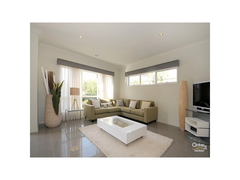 6 Torney Street, Cranbourne East VIC 3977